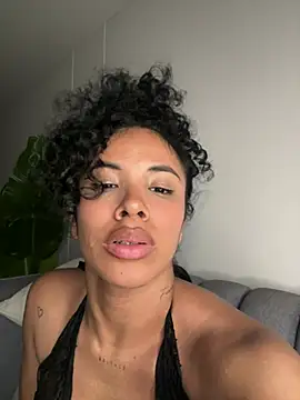 Snapshot of Brunettexio chatting on 2, 2, 2025 Brunettexio online show from 2, 2, 2025