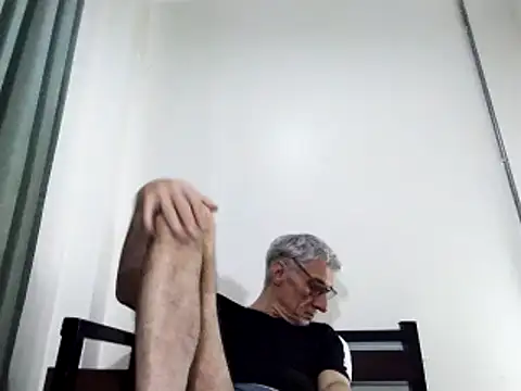 Snapshot of BIGUNCUTHARDCOCK chatting on 5, 3, 2025 BIGUNCUTHARDCOCK online show from 5, 3, 2025