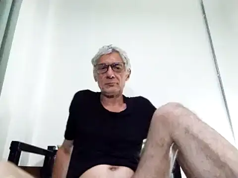 Snapshot of BIGUNCUTHARDCOCK chatting on 5, 3, 2025 BIGUNCUTHARDCOCK online show from 5, 3, 2025