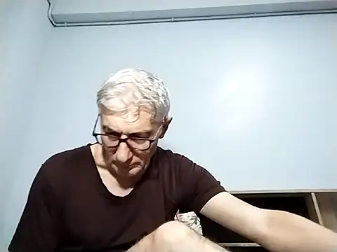 Snapshot of BIGUNCUTHARDCOCK chatting on 18, 9, 2025 BIGUNCUTHARDCOCK online show from 18, 9, 2025