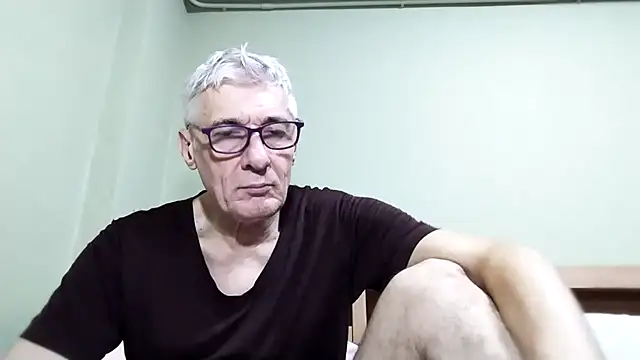 Snapshot of BIGUNCUTHARDCOCK chatting on 12, 10, 2025 BIGUNCUTHARDCOCK online show from 12, 10, 2025