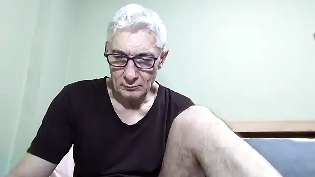 Snapshot of BIGUNCUTHARDCOCK chatting on 13, 10, 2025 BIGUNCUTHARDCOCK online show from 13, 10, 2025