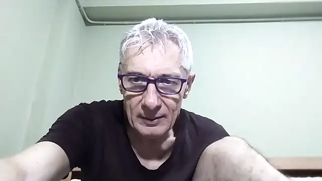 Snapshot of BIGUNCUTHARDCOCK chatting on 17, 10, 2025 BIGUNCUTHARDCOCK online show from 17, 10, 2025