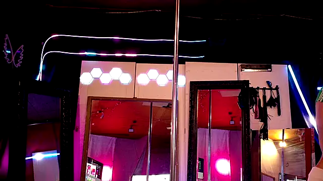 Snapshot of MadisonMarie chatting on 12, 10, 2025 MadisonMarie online show from 12, 10, 2025