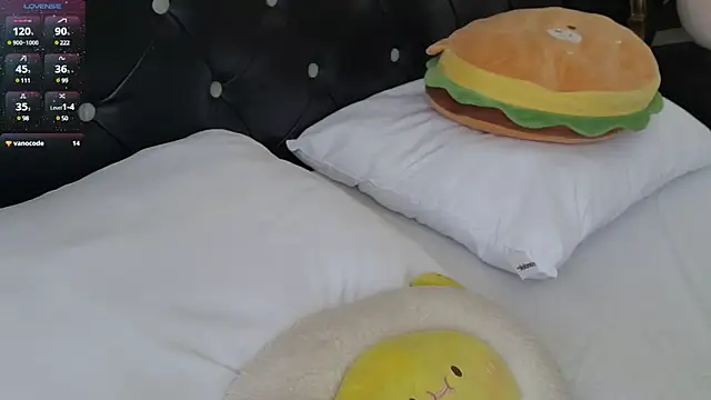 Snapshot of 2SummerLove1 chatting on 16, 12, 2024 2SummerLove1 online show from 16, 12, 2024