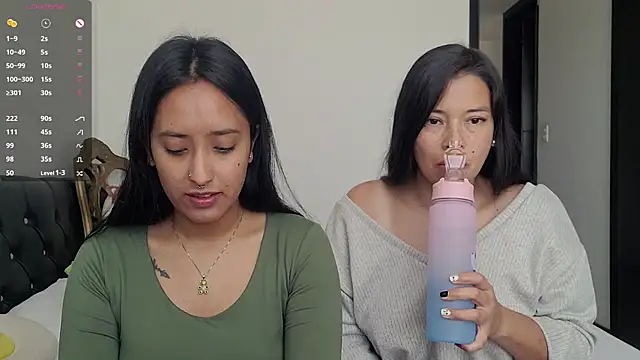 Snapshot of 2SummerLove1 chatting on 20, 1, 2025 2SummerLove1 online show from 20, 1, 2025