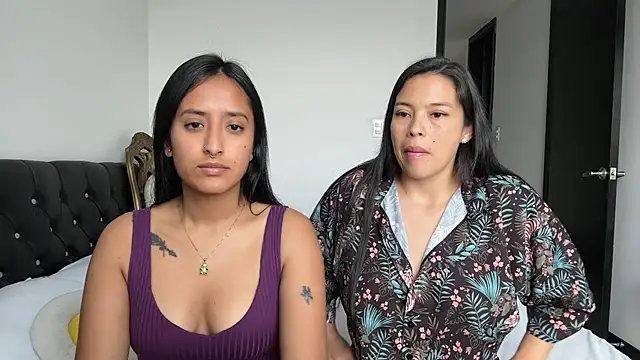 Snapshot of 2SummerLove1 chatting on 8, 2, 2025 2SummerLove1 online show from 8, 2, 2025