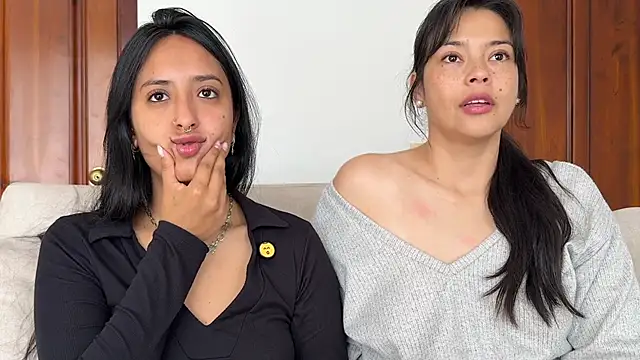 Snapshot of 2SummerLove1 chatting on 25, 10, 2025 2SummerLove1 online show from 25, 10, 2025