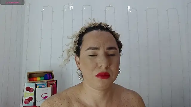 SofiaMadisson online show from 4, 1, 2025