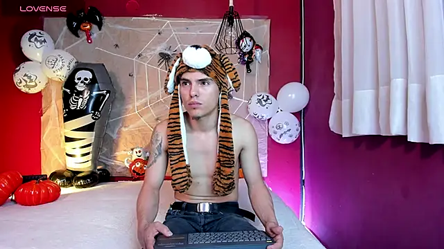  Tattoo Couple online show from 28, 10, 2025