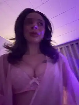 Snapshot of greedybratt chatting on 8, 5, 2026 greedybratt online show from 8, 5, 2026