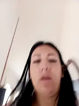 Laura martin  online show from 15, 4, 2026