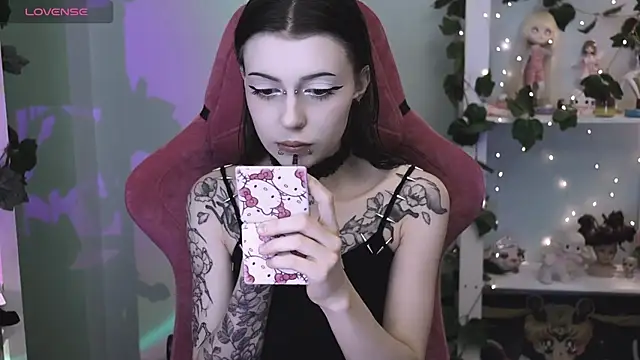 Snapshot of prettybones chatting on 4, 6, 2026 prettybones online show from 4, 6, 2026