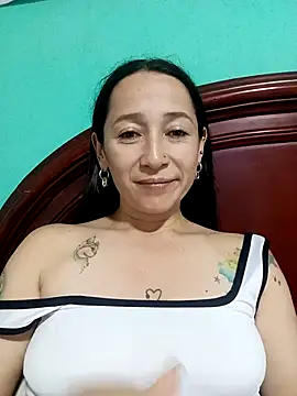 Snapshot of emilypoppy3 chatting on 16, 10, 2025 emilypoppy3 online show from 16, 10, 2025