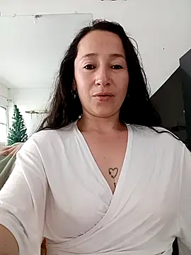 Snapshot of emilypoppy3 chatting on 2, 12, 2025 emilypoppy3 online show from 2, 12, 2025