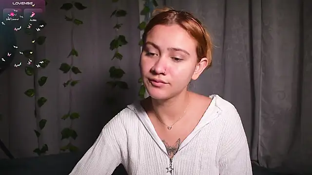 IsabellaFerreiraa online show from 30, 12, 2024