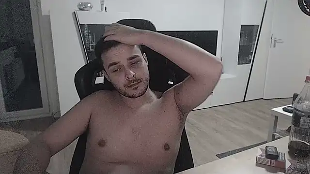 Snapshot of SharkLuigi chatting on 2, 2, 2025 SharkLuigi online show from 2, 2, 2025