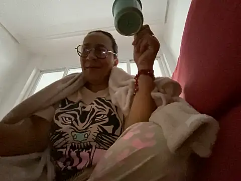 sweeviolet online show from 12, 1, 2025