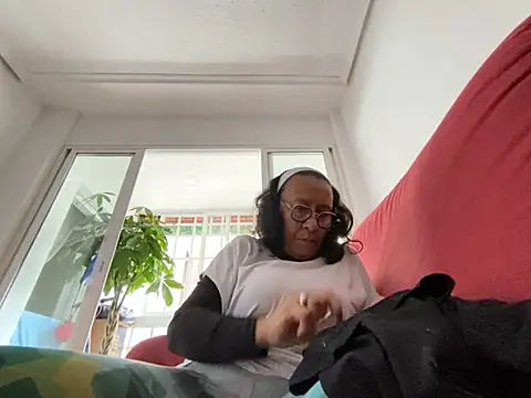 sweeviolet online show from 27, 1, 2025