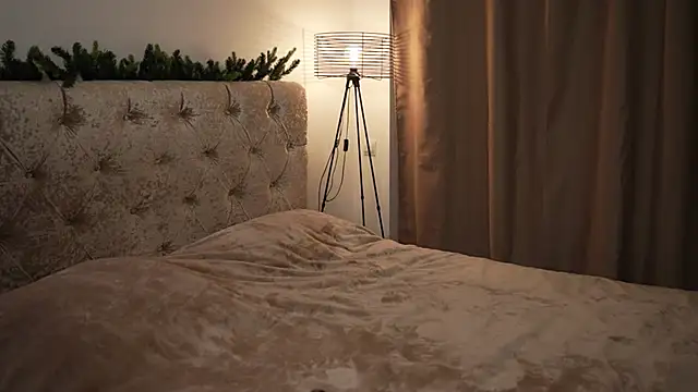 Snapshot of LindaWarners chatting on 4, 2, 2025 LindaWarners online show from 4, 2, 2025