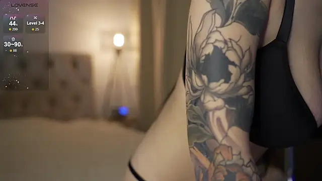 Snapshot of LindaWarners chatting on 26, 10, 2025 LindaWarners online show from 26, 10, 2025