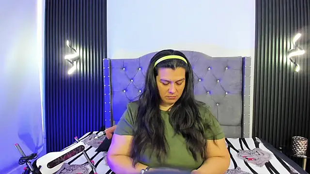 martina foxy  online show from 9, 10, 2025