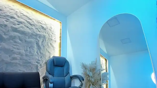 Snapshot of Isa__Blanc chatting on 27, 2, 2025 Isa Blanc online show from 27, 2, 2025