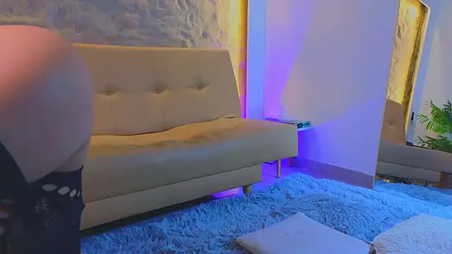 Snapshot of Isa__Blanc chatting on 20, 10, 2025 Isa Blanc online show from 20, 10, 2025