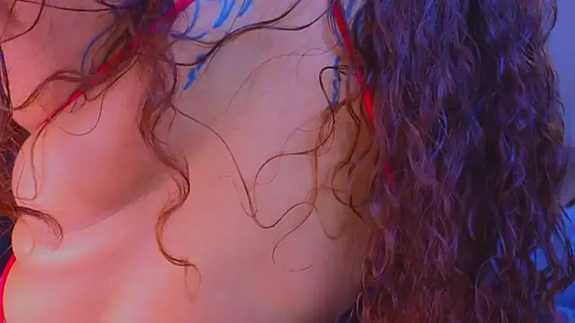 Snapshot of Isa__Blanc chatting on 4, 2, 2026 Isa Blanc online show from 4, 2, 2026