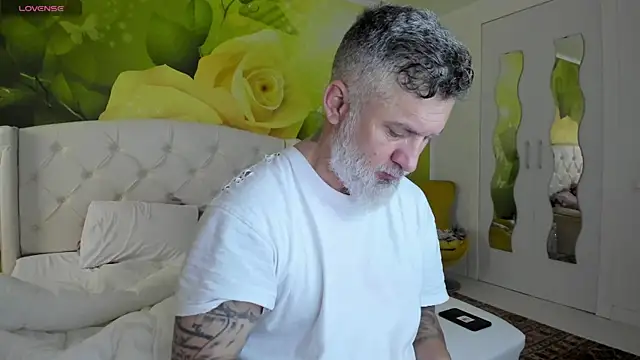 BlowMyXXL online show from 2, 4, 2026