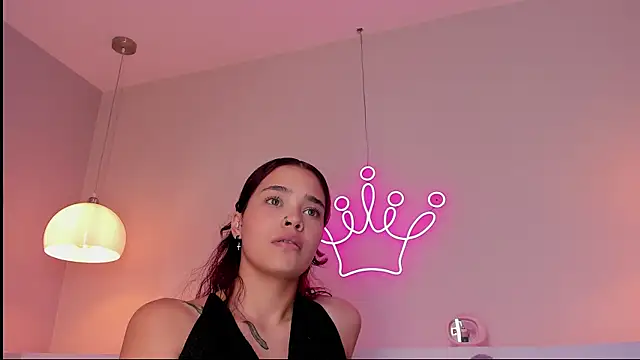 Snapshot of violeth_hill chatting on 7, 1, 2025 violeth hill online show from 7, 1, 2025