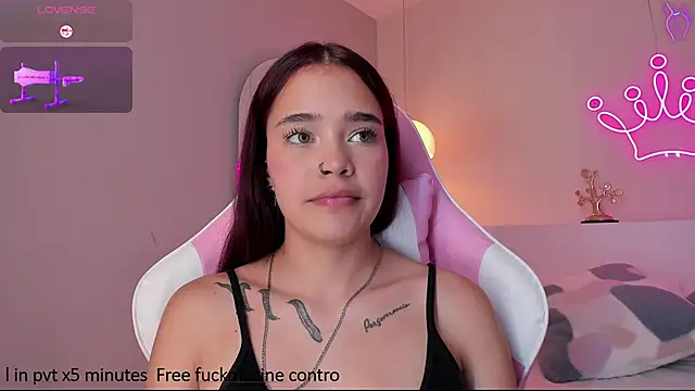 Snapshot of violeth_hill chatting on 13, 1, 2025 violeth hill online show from 13, 1, 2025