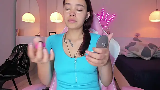 Snapshot of violeth_hill chatting on 3, 3, 2025 violeth hill online show from 3, 3, 2025