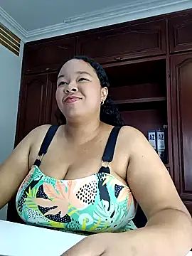 Snapshot of XMara chatting on 13, 1, 2025 XMara online show from 13, 1, 2025