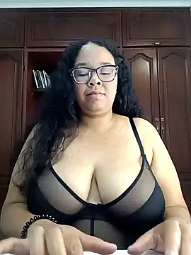 Snapshot of XMara chatting on 1, 2, 2025 XMara online show from 1, 2, 2025