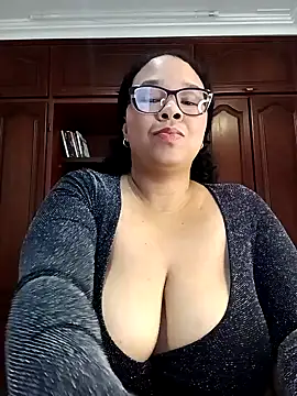 Snapshot of XMara chatting on 3, 2, 2025 XMara online show from 3, 2, 2025