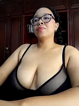 Snapshot of XMara chatting on 26, 2, 2025 XMara online show from 26, 2, 2025