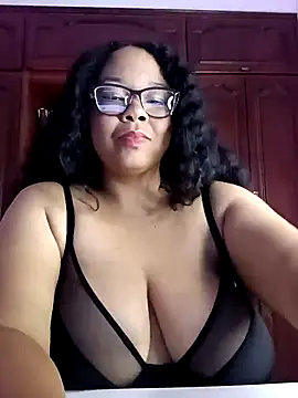 Snapshot of XMara chatting on 1, 3, 2025 XMara online show from 1, 3, 2025