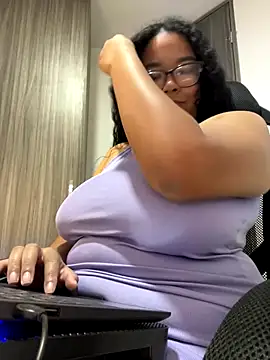 Snapshot of XMara chatting on 10, 9, 2025 XMara online show from 10, 9, 2025