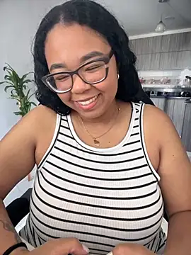 Snapshot of XMara chatting on 15, 9, 2025 XMara online show from 15, 9, 2025