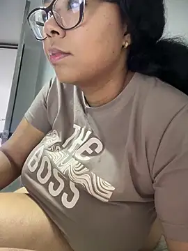 Snapshot of XMara chatting on 11, 10, 2025 XMara online show from 11, 10, 2025