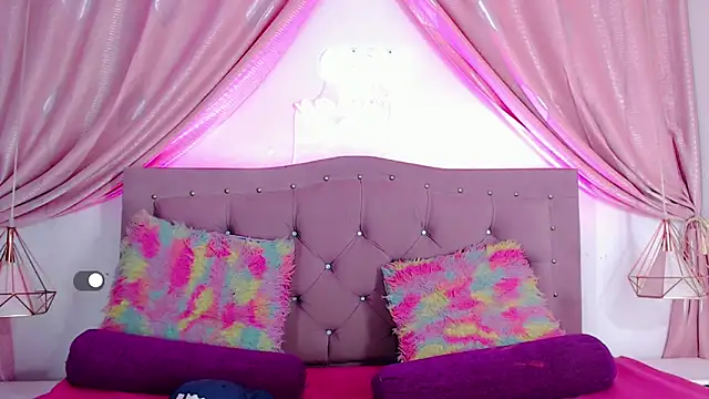 Snapshot of SexyJuliii21 chatting on 19, 12, 2024 SexyJuliii21 online show from 19, 12, 2024