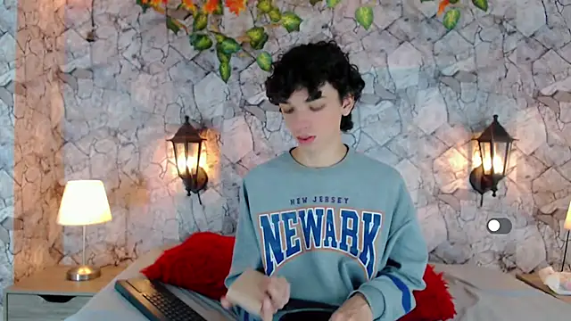 Snapshot of SexyJuliii21 chatting on 4, 2, 2025 SexyJuliii21 online show from 4, 2, 2025