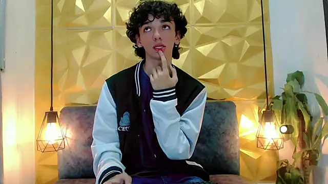 Snapshot of SexyJuliii21 chatting on 5, 2, 2025 SexyJuliii21 online show from 5, 2, 2025