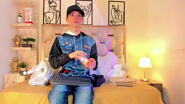 Snapshot of SexyJuliii21 chatting on 24, 9, 2025 SexyJuliii21 online show from 24, 9, 2025