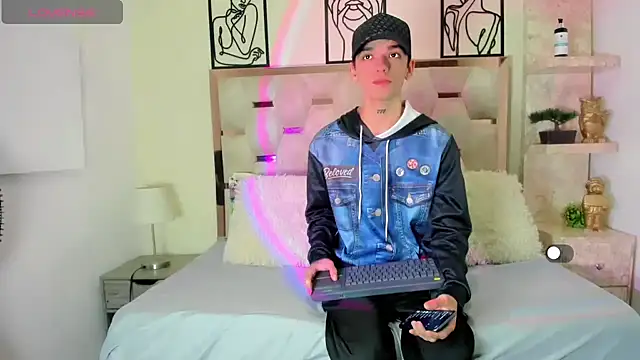 Snapshot of SexyJuliii21 chatting on 28, 9, 2025 SexyJuliii21 online show from 28, 9, 2025