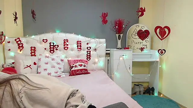 TinaRedly online show from 4, 2, 2026