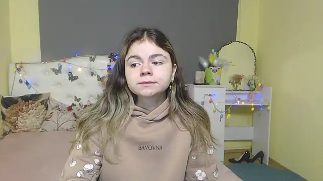 TinaRedly online show from 10, 4, 2026