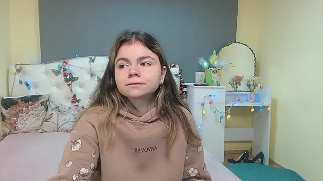 TinaRedly online show from 11, 4, 2026