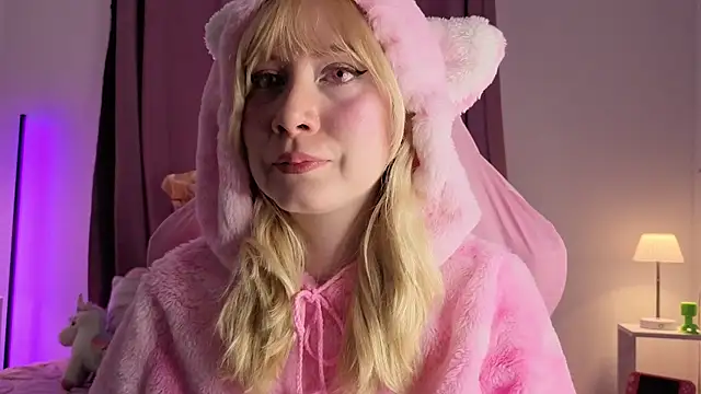 Snapshot of Gin_Lilah chatting on 16, 7, 2026 Gin Lilah online show from 16, 7, 2026